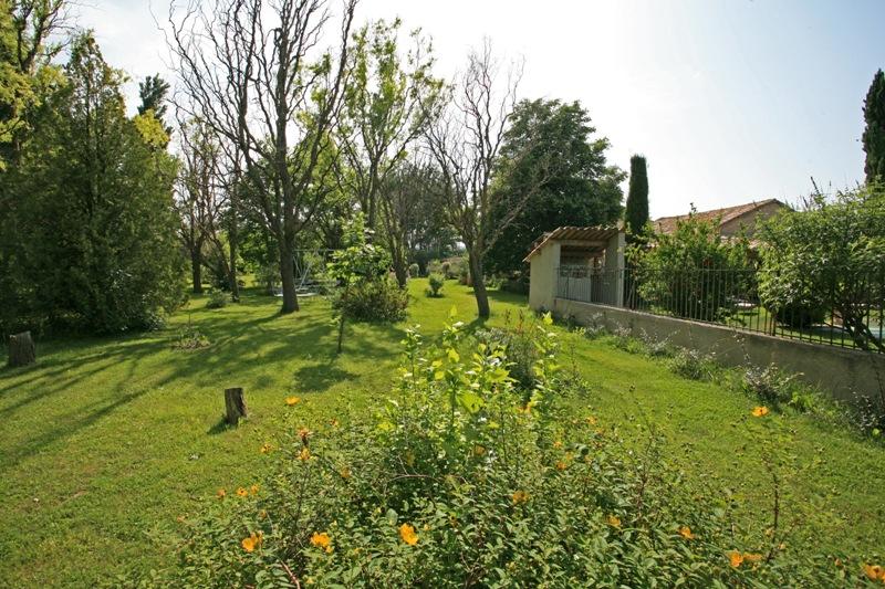 Luberon in Provence, old mas fully renovated in more than 2.6 hectares of parkland.